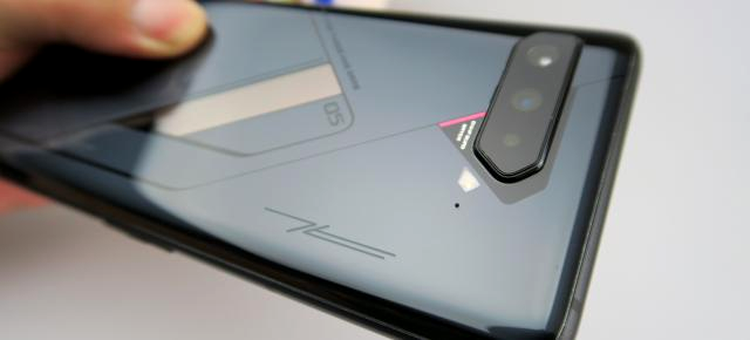 ASUS prezintă ROG Phone 6, noul smartphone de gaming cu mult RAM și baterie